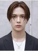 少し長めな色気ある大人センターパート/ベージュカラー