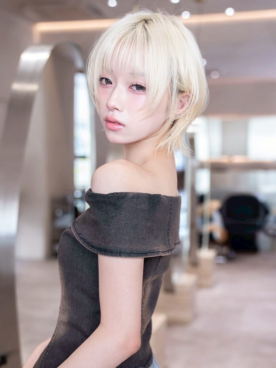 2026年夏】ミルクティーブロンドの髪型・ヘアアレンジ｜人気順