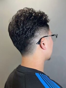 HIRO GINZA BARBER SHOP 広島本店【ヒロギンザ バーバーショップ】【3/19 OPEN予定】 ニュアンスパーマ/波巻きツイストスパイラル[広島/理容室]