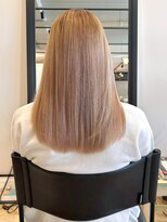 ハレ(hale) ブリーチカラー ハイトーン ベージュカラー ストレート 艶髪