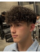 イーラ アメ村店(era)&nbsp;スペインカール　ツイストスパイラル眉カットメンズパーマ