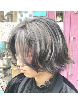 ピエスデシュブー(piece des cheveux) グレージュカラーの波巻きボブ