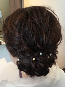 ヘアアンドメイク フルール(FleuR) ふんわり下めシニヨンアップ