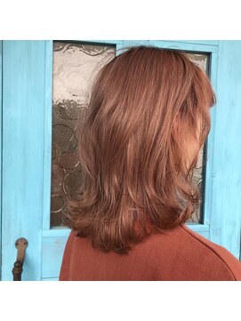 バングヘアーデザイン(BANG HairDesign) ミディアムレイヤー、ベージュ系カラー