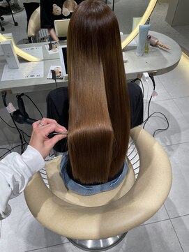 ロンドメリア 天神大名店(Lond Melia) ★斜めバングミディアムヘアグレージュカラーシルキーベージュ★