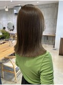 ミディアムでも切りっぱなしは人気です^ ^