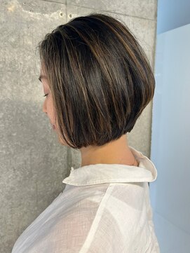 スウィープ 平尾(sweep) 前下がりボブ 丸みショート 白髪ぼかしハイライト