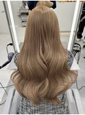 ミルクティーベージュロングヘア
