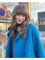 スリー スタンド(THREE STAND)&nbsp;ハイトーンロング　くすみベージュ