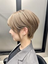 40代50代60代耳かけショート前髪なしハンサムショート白髪ぼかし