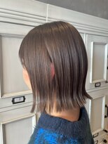 エスケープ トゥ ボナ(ESCAPE to bona.)&nbsp;首元すっきり切りっぱなしボブ◎ダークアッシュ×外ハネミディ