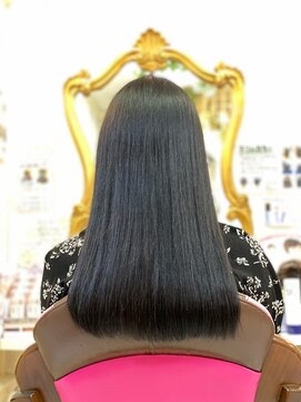 美容室 ティンカーベル ストレートのロングヘア