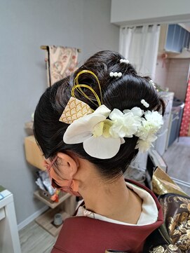 きものサロン すずめ屋 髷とカールのモダンな和風スタイル