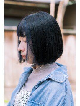 ジウ 上通り(JIU) 20代30代小顔ゆるふわボブ イヤリングカラーネイビー