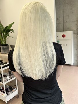 ヌエン 渋谷(NU/EN) 夏のトレンド最高明度のホワイトブロンドで色落ちのない世界に