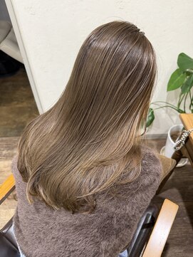 サク(Sac.) ミルクティーベージュ×レイヤーカットSac.栃木優佑