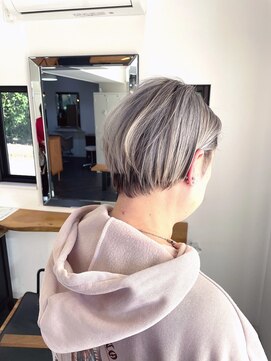 ナンバーフォーナチュラル 戸祭(NO4 natural) 58. ホワイトハイライト/マッシュショート/顔周り/艶感