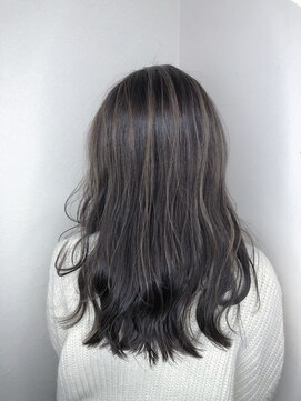 フロート 小阪店(float) アッシュグレー_小顔,オリーブカラー,ハイライトカラー