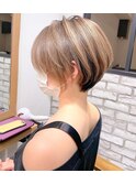 絶壁解消×白髪ぼかし×40代×前髪長め大人ショートボブ永