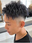 フェードハイライトツイストパーマアップバング短髪メッシュ