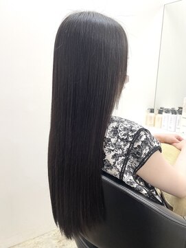 イレス 札幌駅前(IRESU) ミディアムヘア斜めバンググレージュカラーシルキーベージュ