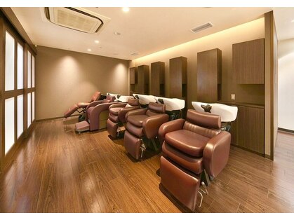 ビューティ堀出 高槻阪急店の写真