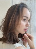 アフロート恵里　耳かけ　ウェーブパーマ　フォギーベージュ