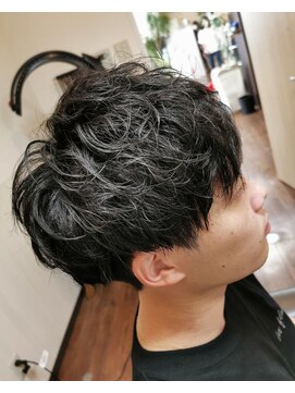 ヘアーメイクパーソナル パーマでつくるショート