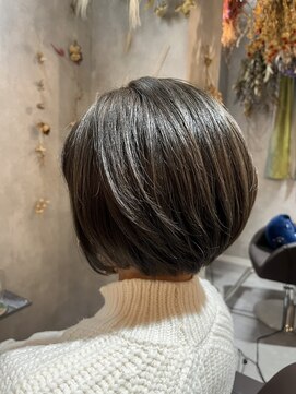 お花と犬と美容室 ショートボブ