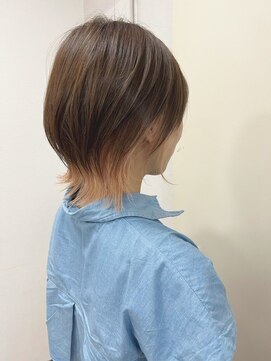 ザ セントラル(THE CENTRAL) ウルフ、外ハネショート、インナーカラー