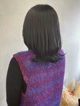 ミュラ(mulah) ミディアムレイヤーカット透明感カラー＊抜け感くびれヘア
