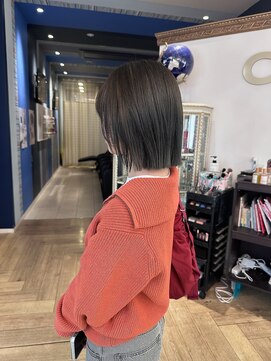 コワファースト 大分(COIFF1RST) アッシュグレージュの切りっぱなしボブstyle