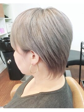 ルーシー(LUCY) ハイトーングレージュショート