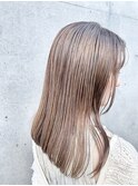 艶ストレート×ベージュカラー