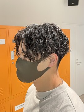 コワファーストナガサキシャンプーボーイ(COIFF1RST NAGASAKI SHAMPOO BOY) ツイストスパイラル×センターパート　長崎メンズパーマ