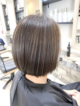 フォリア(Foria) ボブ×白髪ぼかしハイライト