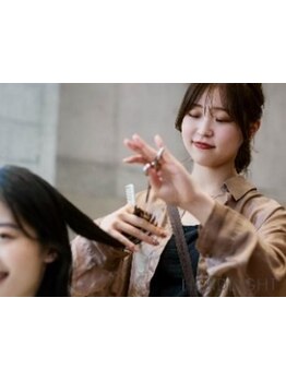 サロン帰りの仕上がりが簡単スタイリングで再現できる！【三島/髪質改善/学割U24】