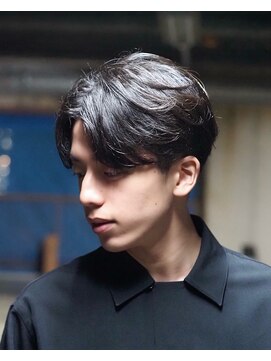 サン(3) ニュアンスパーマ　毛ながれセンターパート　黒髪
