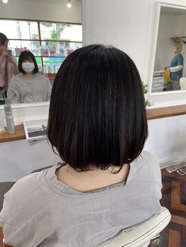 ヘアーアンドメイクアップモパ 艶ボブ
