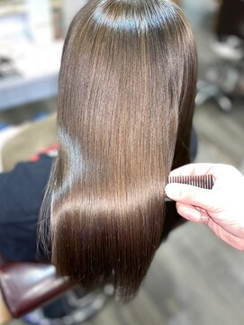 カルフール ロコ 草加西口店(Carrefour LOCO) ブラウン・ナチュラル艶髪・ストレート仕上げ・大人ヘア・韓国風