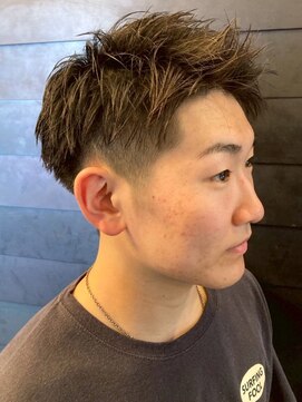 ディスイズバーバーフォース(THIS IS BARBER 4th) ブラウンカラー アッシュカラー ツーブロック アップバング