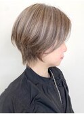 【morio原宿】ショートウルフ　ハイライトカラー　ミルクティー