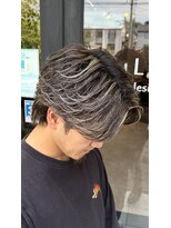 フラム ヘアデザイナーズ(FuLAM Hair designers*)&nbsp;毛流れフェザー センターパート×ホワイトメッシュ