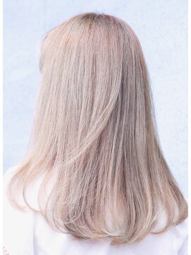 フォーム(FORM) medium sheer beige