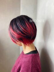 韓国 red 赤髪 ショート wカラー 派手色 ブリーチ マニキュア
