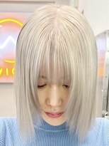 ウィコ 新宿(WICO)&nbsp;ペールホワイトシルバー[新宿駅/イメチェン/ハッシュカット]