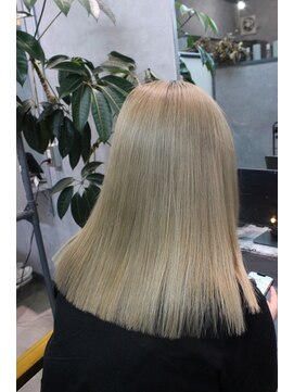 クロ(Chro) ホワイトグレージュ