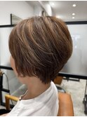 大人ハイライトコンパクトショートヘア