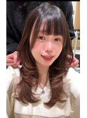 軽めレイヤー×柔らかベージュ