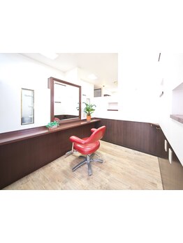 プライベートくつろぎ空間★半個室のセット面で周りを気にせずカウンセリング◎